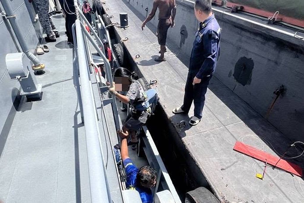 ศรชล./ศคท.จว.ชลบุรี ร่วม ทัพเรือภาคที่ 1 ออกเรือช่วยเหลือผู้ป่วยกลางทะเล ชลบุรี