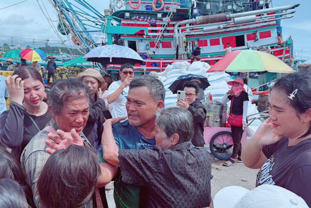 ศรชล.จว.รย. และ ศคท.จว.รย. ติดตาม ค้นหาและช่วยเหลือผู้ประสบภัยกรณี เรือประมงพื้นบ้าน ชื่อเรือ โชค 1 ขาดการติดต่อ