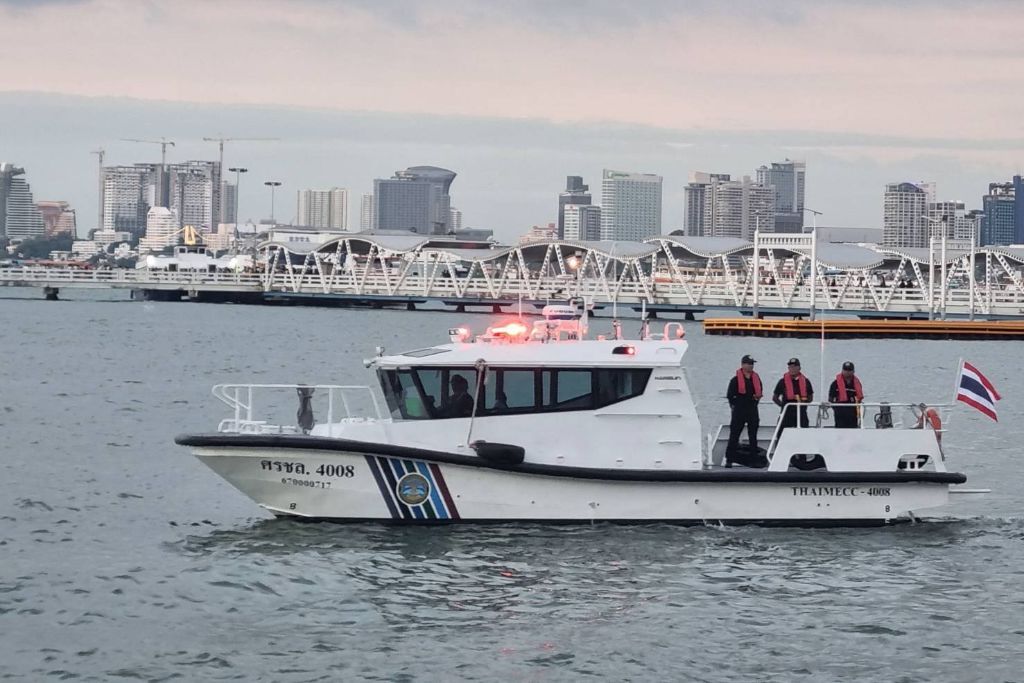 ศรชล.จว.ชบ. และ ศคท.จว.ชบ. นำเรือปฏิบัติการความเร็วสูงบริเวณชายฝั่ง ศรชล.4008 ออกสนับสนุนการรักษาความปลอดภัยทางน้ำให้กับเมืองพัทยาในห้วงเทศกาลลอยกระทง
