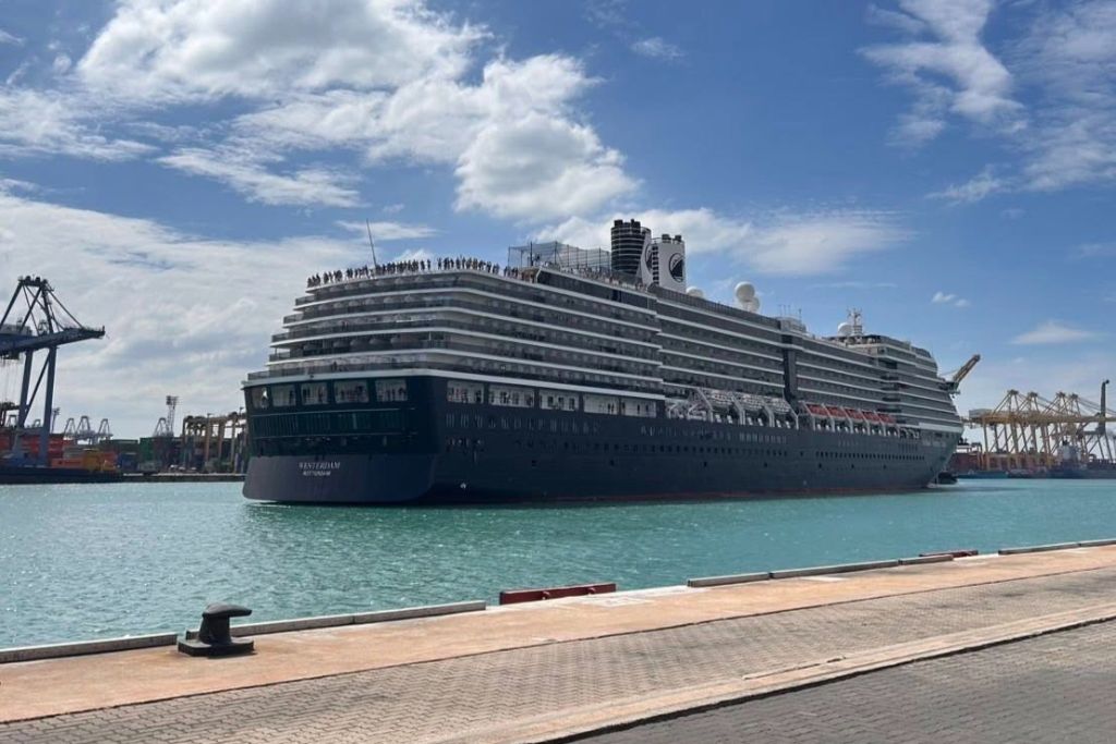 ศรชล.จว.ชลบุรี และ ศคท.จว.ชลบุรี  ติดตามสถานการณ์เรือสำราญเข้าพื้นที่รับผิดชอบ ศรชล.ภาค 1